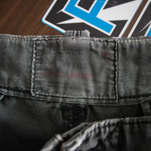 American Eagle Sunfaded Gray Cargo Shorts / 36 - Picture 7 of 9